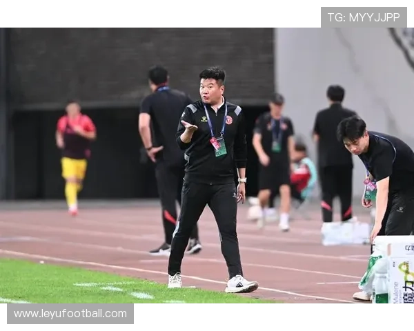 中甲联赛冠军辽宁铁人主帅李金羽:冲超只是第一步 中甲联赛冠军辽宁铁人主帅李金羽:冲超只是第一步